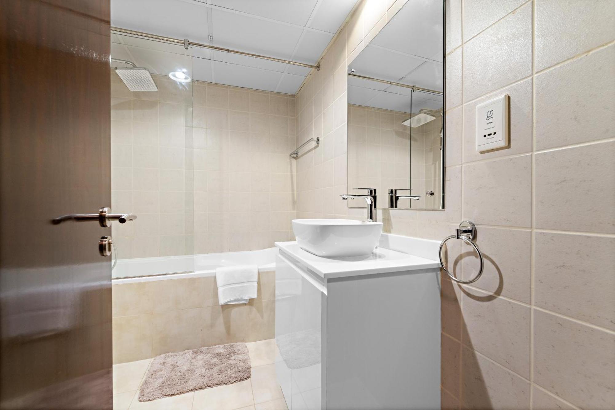 Apartment Amazing Modern In Jlt With Gym, Pool, Parking *